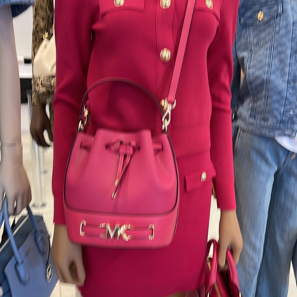 MICHAEL KORS
Reed Medium Pebbled Leather Bucket Bag Satchel
Electric Pink
NWT - Picture 4 of 16
